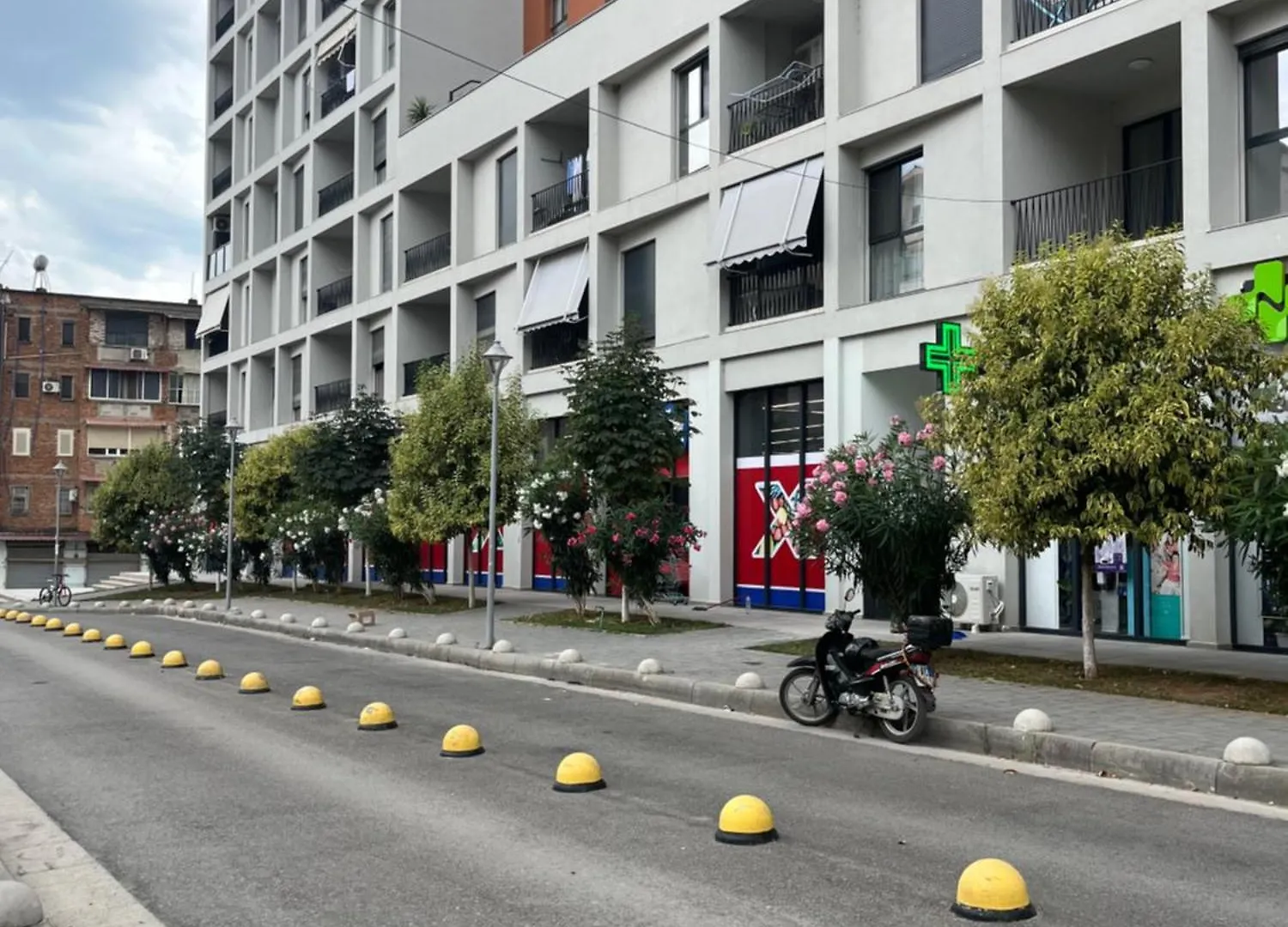 Bliss Apartment Tirana 0*,  Albanien